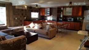 Room in Lodge - Savoy Lodge - Nice Standard Double room 4